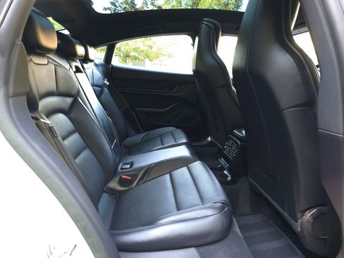 Used 2023 Porsche Taycan image 18