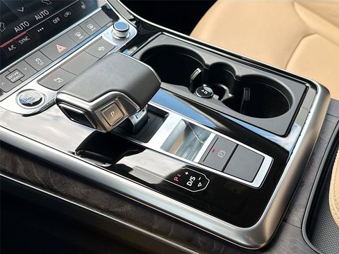 Certified 2025 Audi Q7 2.0T Premium w/ Convenience Plus Package image 17