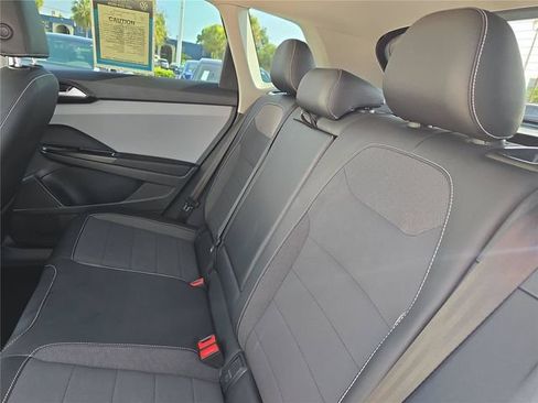 Used 2023 Volkswagen Taos SE w/ Panoramic Sunroof Package FWD image 7