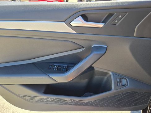 Used 2024 Volkswagen Jetta SE FWD image 22