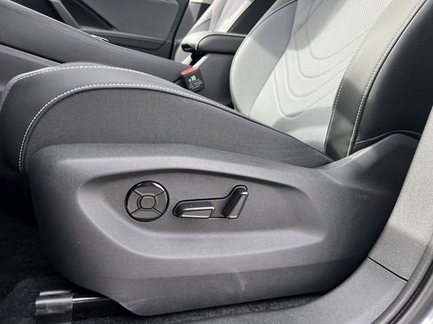 New 2026 Volkswagen Tiguan SE image 12