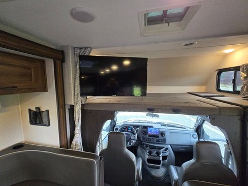 Used 2021 Ford E-450 and Econoline 450 Super Duty w/ Motorhome Prep Package image 8