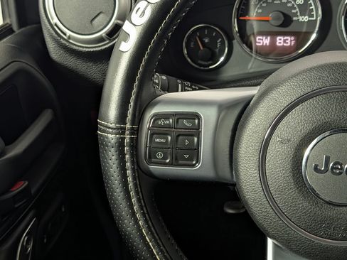 Used 2015 Jeep Wrangler Unlimited Rubicon AWD/4WD image 20