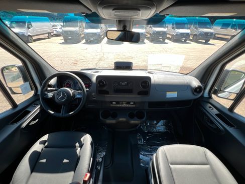 New 2025 Mercedes-Benz Sprinter 2500 image 9