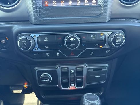 Used 2020 Jeep Gladiator Sport w/ Quick Order Package 24S AWD/4WD image 17