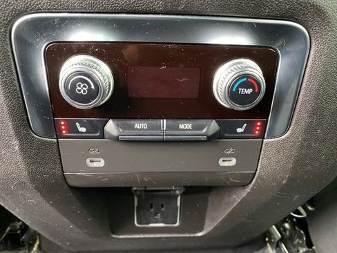 Used 2021 GMC Yukon XL Denali w/ Advanced Technology Package image 35