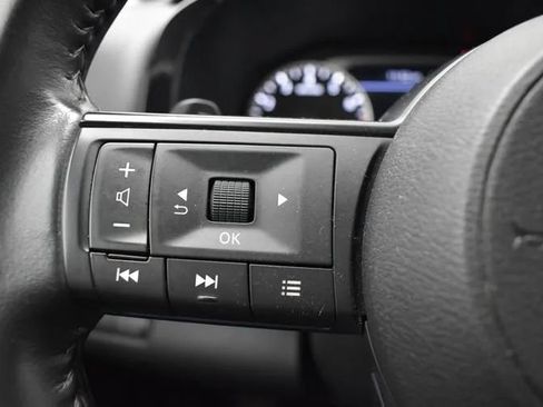 Used 2024 Nissan Pathfinder SV FWD image 24