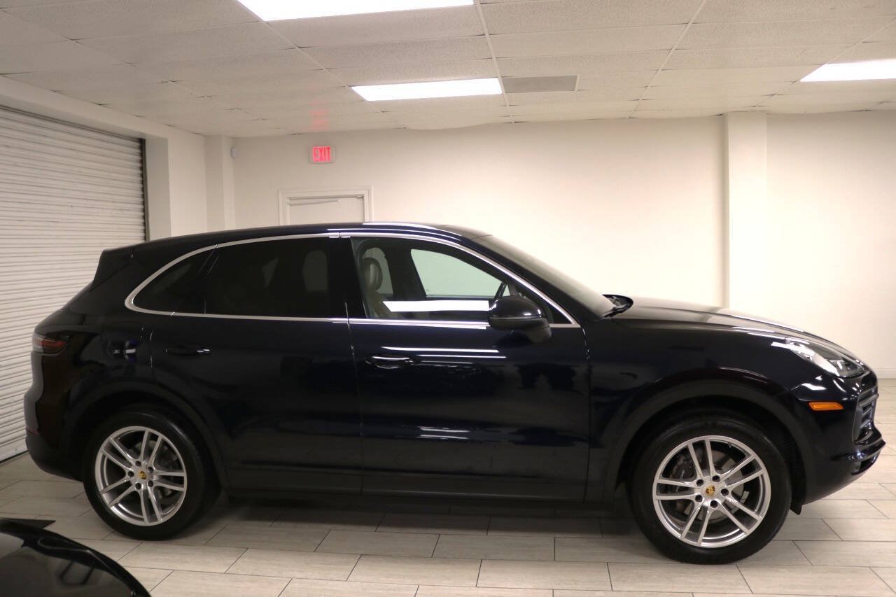 Used 2020 Porsche Cayenne Turbo AWD/4WD image 10