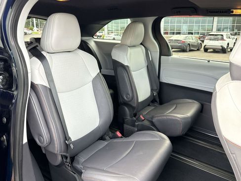 Used 2024 Toyota Sienna XSE FWD image 16