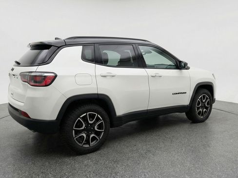Used 2025 Jeep Compass Trailhawk AWD/4WD image 9