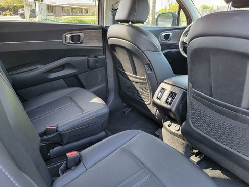 Certified 2023 Kia Sorento X-Line EX AWD/4WD image 7