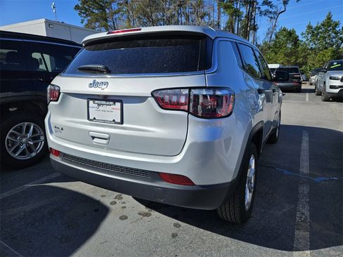 Certified 2025 Jeep Compass Sport image 7