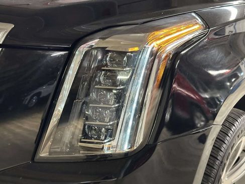 Used 2020 Cadillac Escalade ESV Luxury AWD/4WD image 8