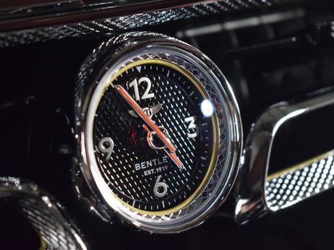 Used 2023 Bentley Flying Spur V8 image 34