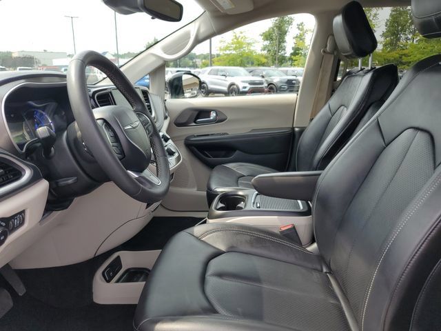Used 2024 Chrysler Pacifica Limited FWD image 8