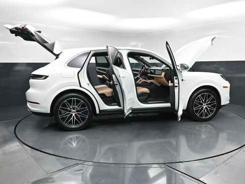 New 2026 Porsche Cayenne AWD/4WD image 32