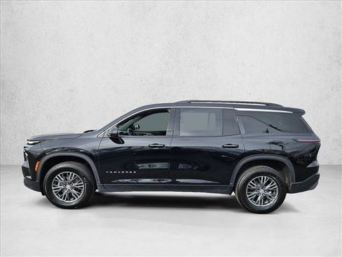 Used 2024 Chevrolet Traverse LT image 9