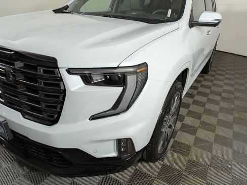 New 2026 GMC Acadia Denali Ultimate w/ LPO, Floor Liner Package AWD/4WD image 13