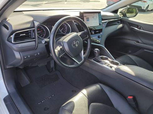 Used 2021 Toyota Camry XLE image 17