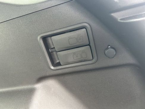 Used 2018 Chevrolet Equinox Premier AWD/4WD image 17
