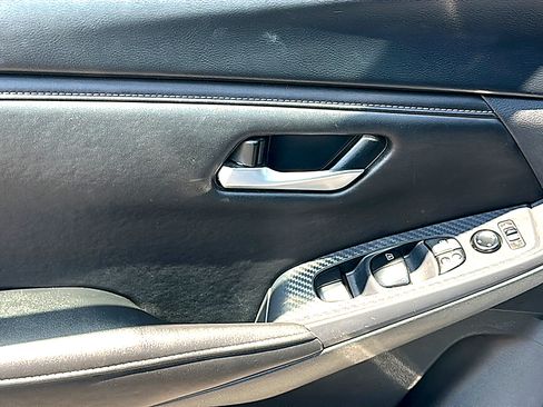 Used 2025 Nissan Sentra SV FWD image 16