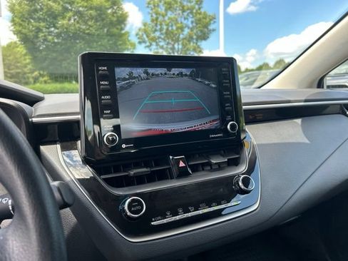 Used 2022 Toyota Corolla LE FWD image 23