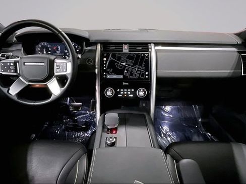 Used 2024 Land Rover Discovery Dynamic SE AWD/4WD image 18