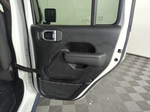 Used 2022 Jeep Gladiator Willys image 30