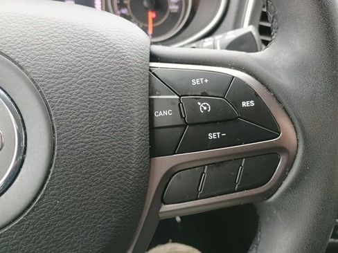 Used 2020 Jeep Cherokee Latitude Plus FWD image 29