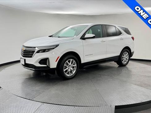 Used 2023 Chevrolet Equinox LT w/ Driver Convenience Package AWD/4WD image 2