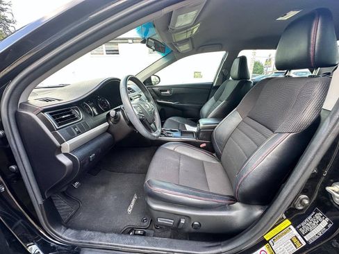 Used 2017 Toyota Camry SE FWD image 4
