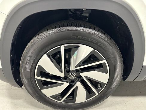 Used 2025 Volkswagen Atlas SE image 64