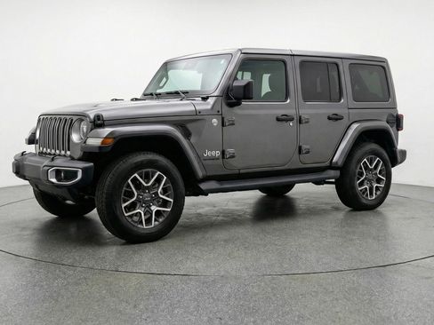Used 2025 Jeep Wrangler Sahara image 3