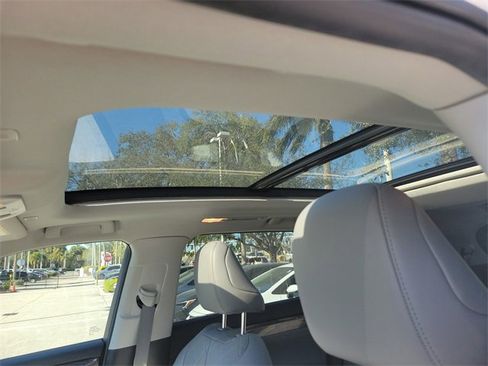 Used 2023 Toyota Highlander Platinum image 13
