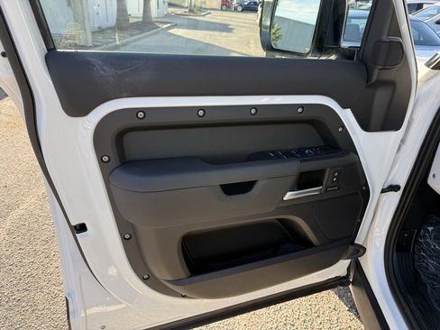 Used 2025 Land Rover Defender 110 S image 12