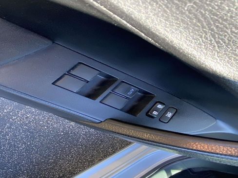 Used 2019 Toyota Corolla L image 21