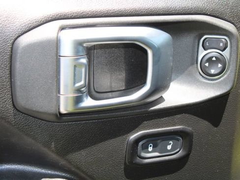 Used 2023 Jeep Wrangler Unlimited w/ Cold Weather Group AWD/4WD image 15
