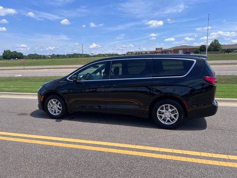 New 2027 Chrysler Pacifica Select w/ Family Tech Group FWD image 8