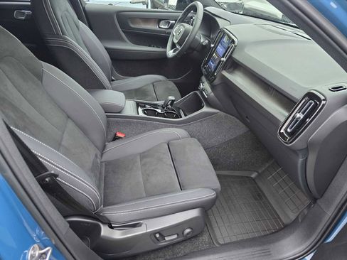 Certified 2023 Volvo XC40 Recharge Ultimate image 11