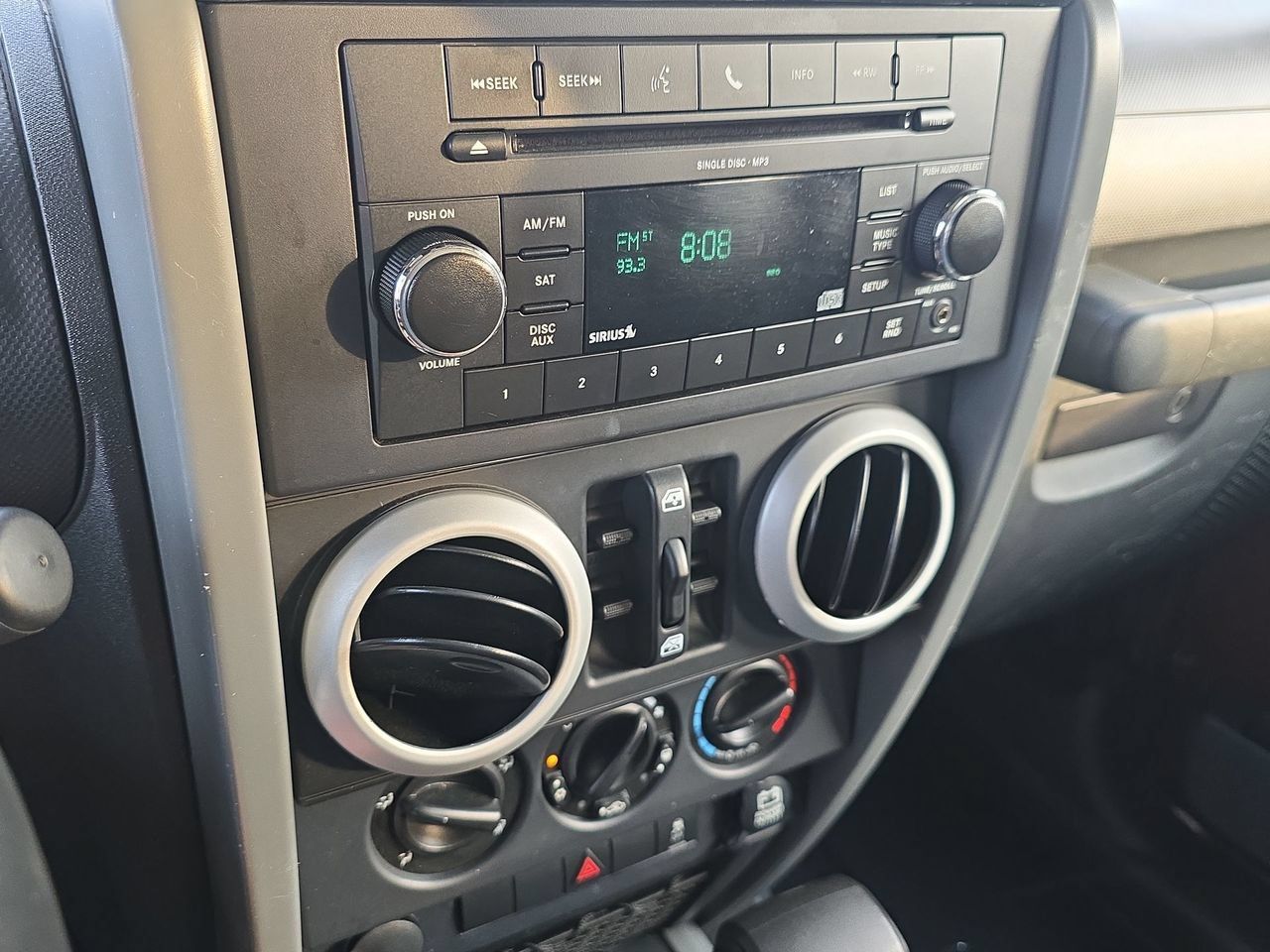 Used 2010 Jeep Wrangler Unlimited Sahara AWD/4WD image 14