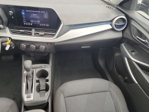Used 2025 Chevrolet Trax LS FWD image 15