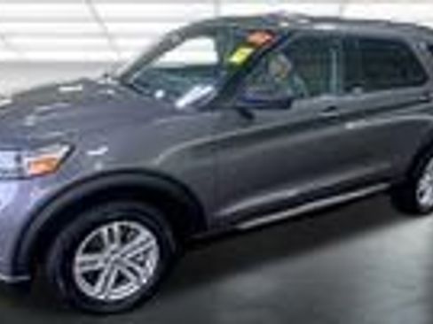 Used 2022 Ford Explorer XLT image 13