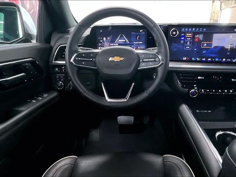 Used 2025 Chevrolet Tahoe Premier AWD/4WD image 11