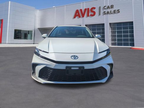 Used 2025 Toyota Camry SE FWD image 2