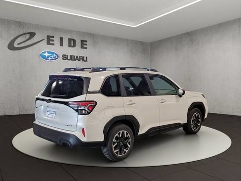 Used 2025 Subaru Forester Premium AWD/4WD image 11