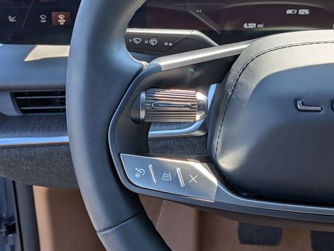 Used 2025 Lucid Air Touring image 18