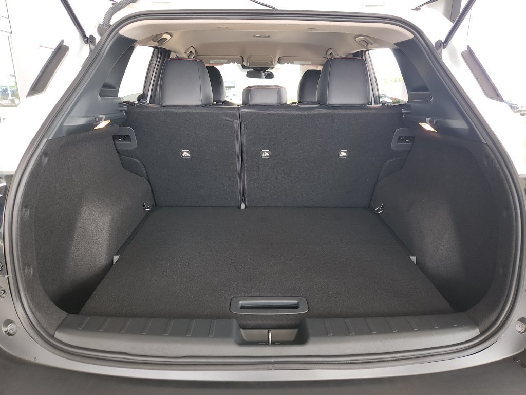 Certified 2025 Nissan Kicks SR FWD image 14