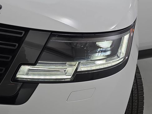Certified 2023 Land Rover Range Rover SE image 32