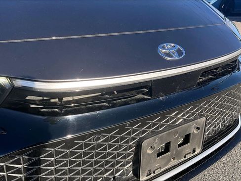 Used 2023 Toyota Crown Limited image 28