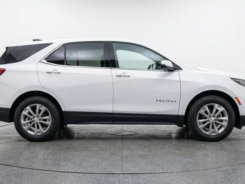 Used 2025 Chevrolet Equinox LT FWD image 11